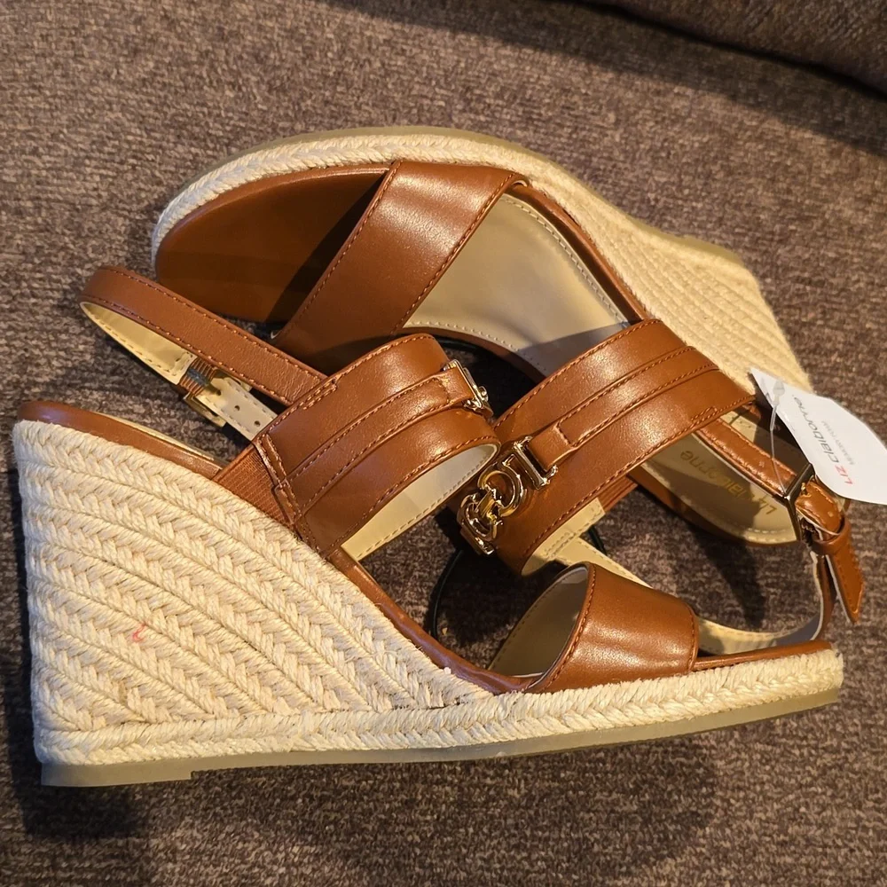 LIZ CLAIBORNE SIGNATURE WOMEN'S BROWN WEDGE SUMMER MEMORY FOAM SANDALS SIZE 7.5
